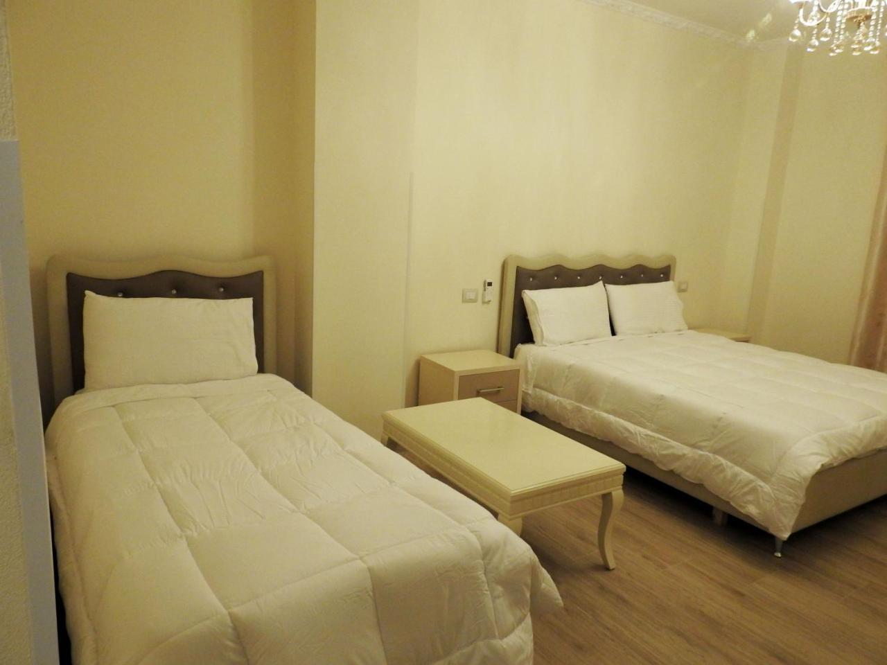 Hotel 3 Vellezerit Durres Exterior photo